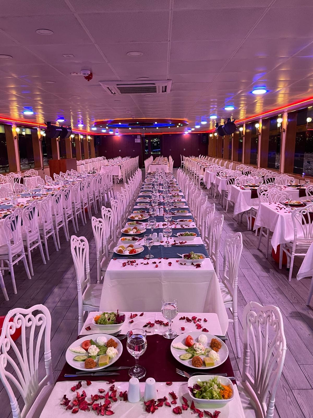 Banquet masa düzeni ve ikramlar
